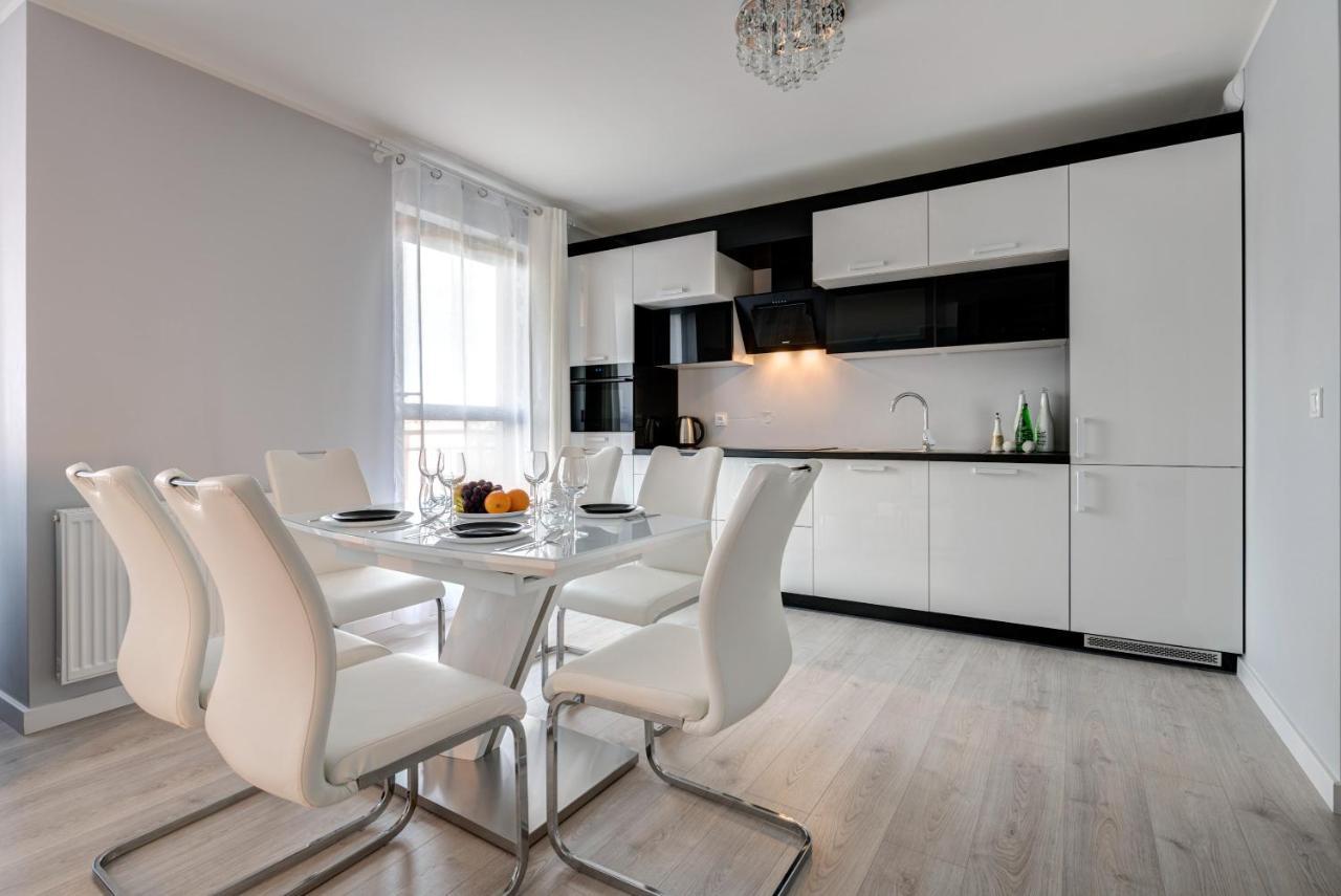Live & Travel Apartments - Waterlane Island กดัญสก์ ภายนอก รูปภาพ