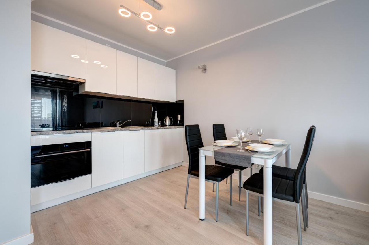 Live & Travel Apartments - Waterlane Island กดัญสก์ ภายนอก รูปภาพ