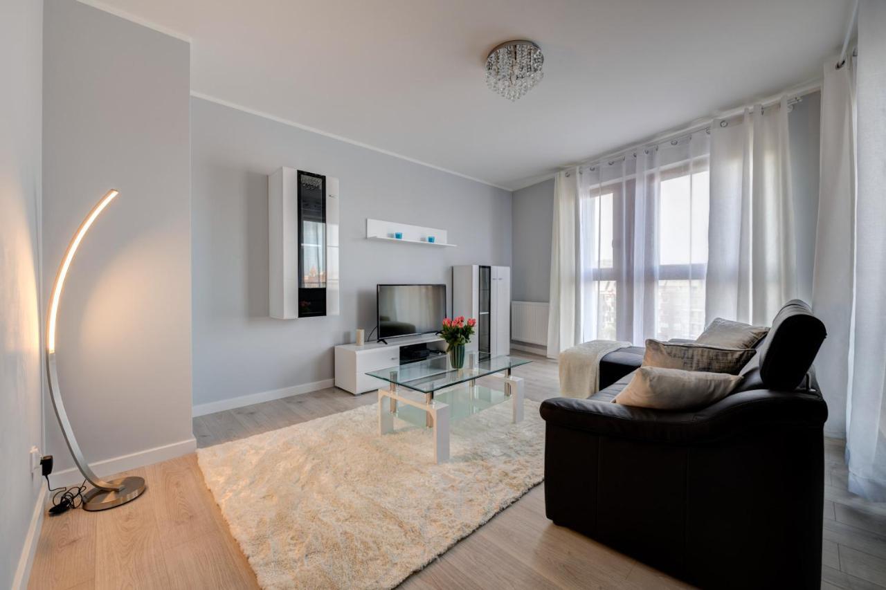 Live & Travel Apartments - Waterlane Island กดัญสก์ ภายนอก รูปภาพ