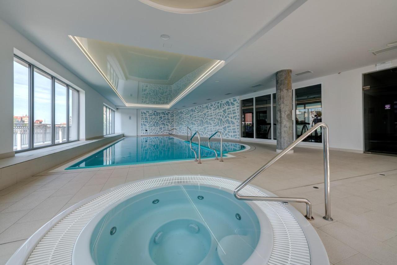 Live & Travel Apartments - Waterlane Island กดัญสก์ ภายนอก รูปภาพ