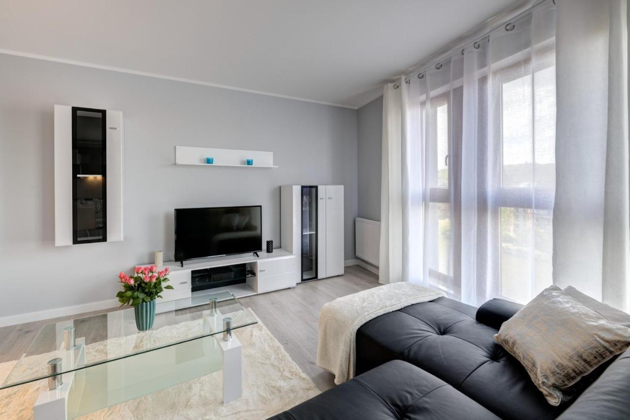 Live & Travel Apartments - Waterlane Island กดัญสก์ ภายนอก รูปภาพ
