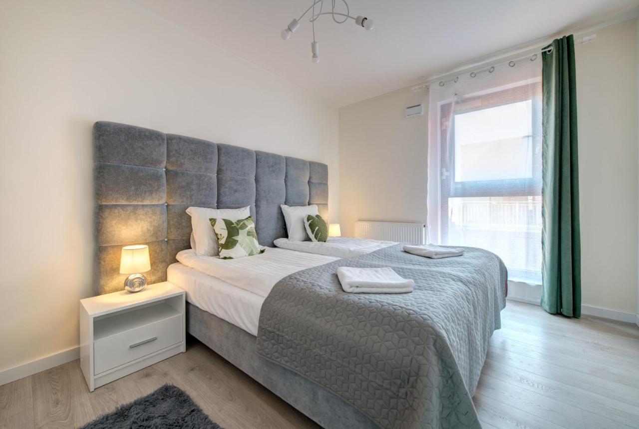 Live & Travel Apartments - Waterlane Island กดัญสก์ ภายนอก รูปภาพ